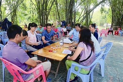 龍州縣響水鎮板省屯休閑農家樂農戶領分紅 打印頁面 / - 廣西縣域經濟網